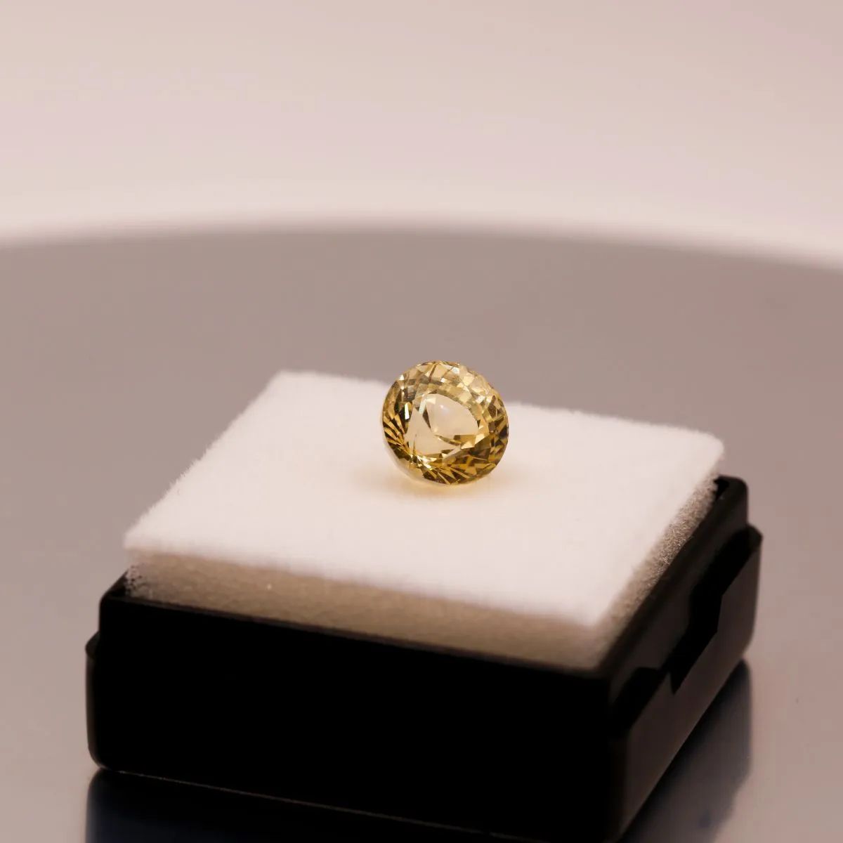 Natural Unheated Yellow Sapphire – 2.31 ct / 天然・非加熱 Natural Unheated Yellow Sapphire – 2.31 ct / 天然・非加熱