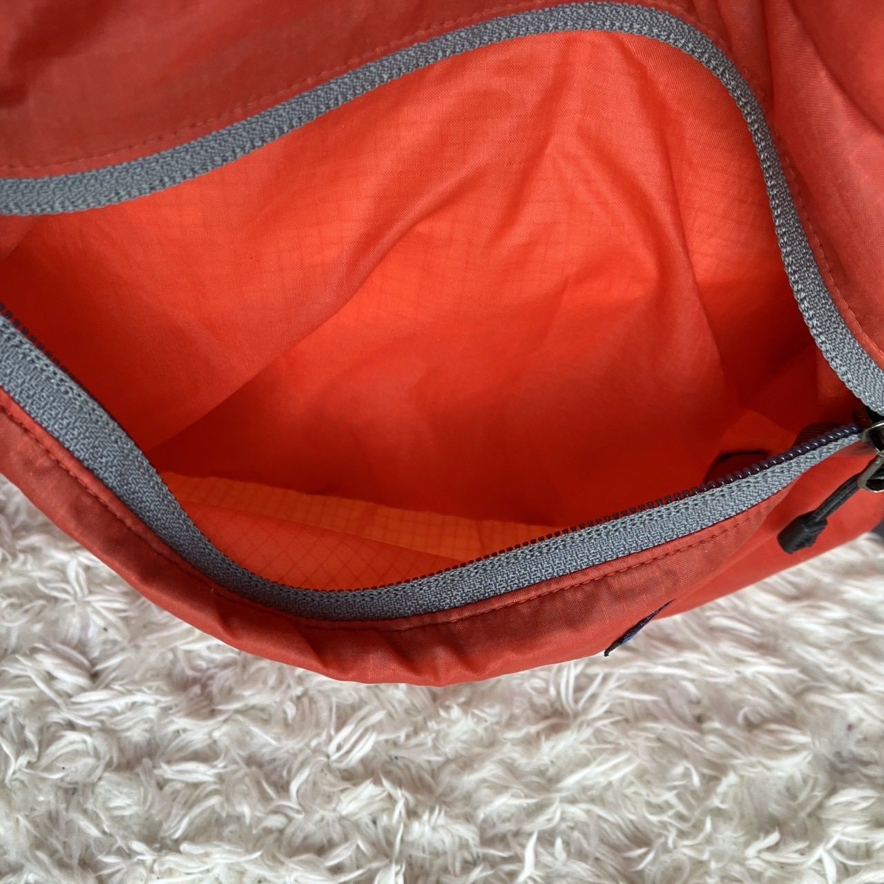 Patagonia パタゴニア ライトウェイトトラベルクーリエレッド 
