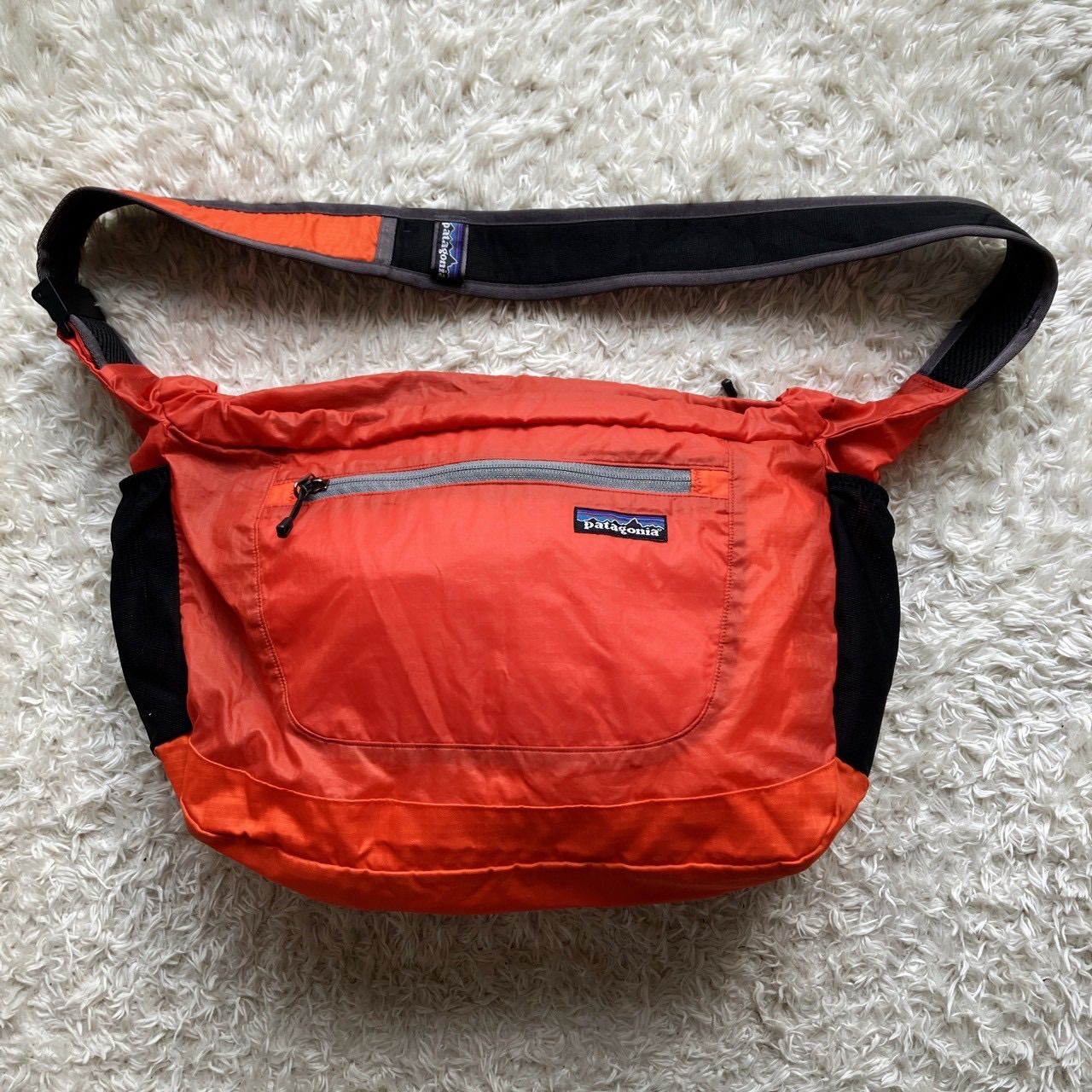 Patagonia パタゴニア ライトウェイトトラベルクーリエレッド 