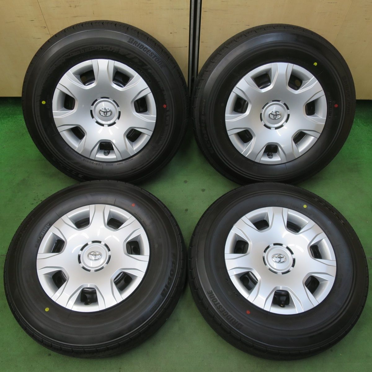 トヨタハイエース 200系8型新車外し ブリヂストン 2023年製 新車外し品】トヨタ 200 ハイエース 純正 15in 6J +35 PCD139