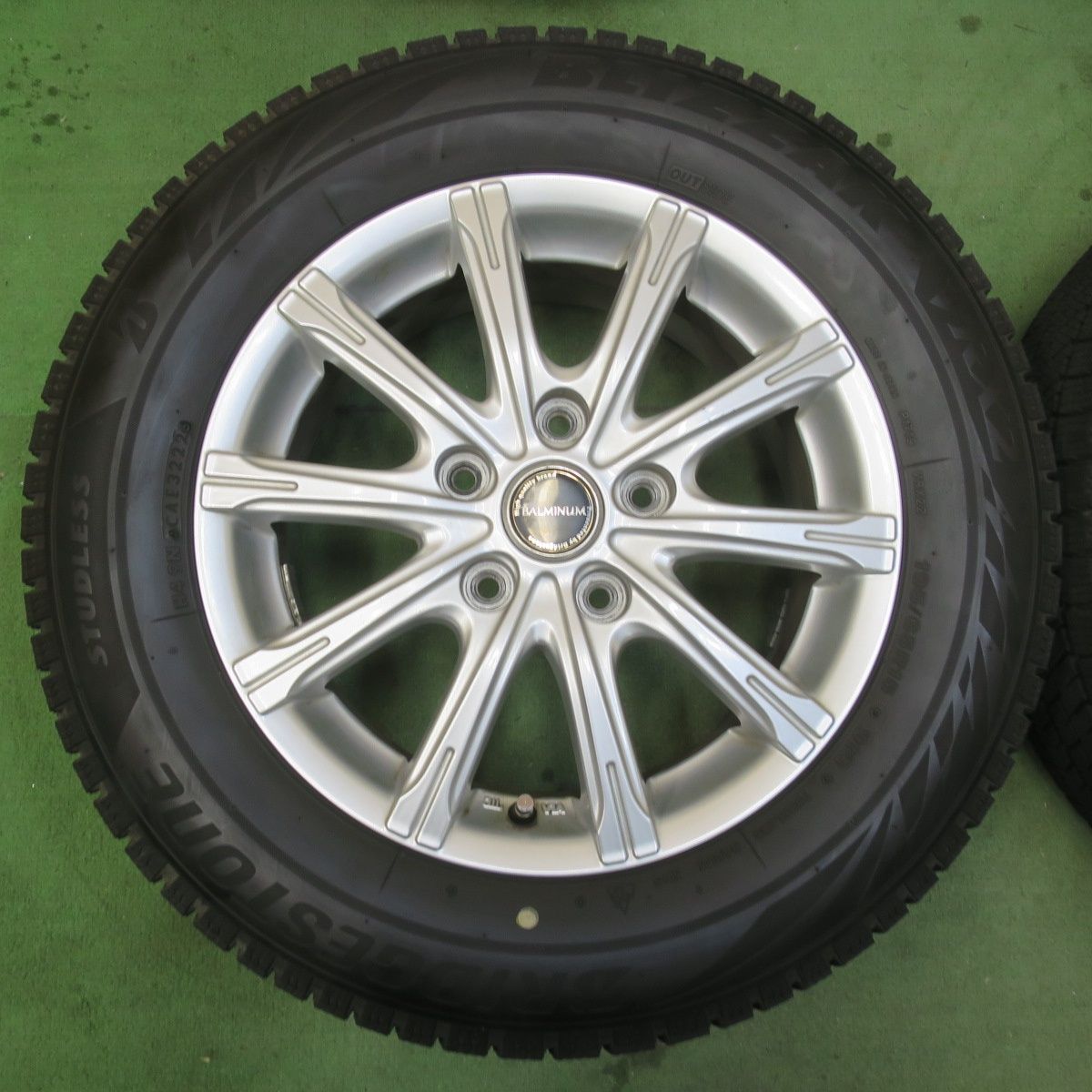 バリ溝！22年！8.5分☆スタッドレス 195/65R15 ブリヂストン