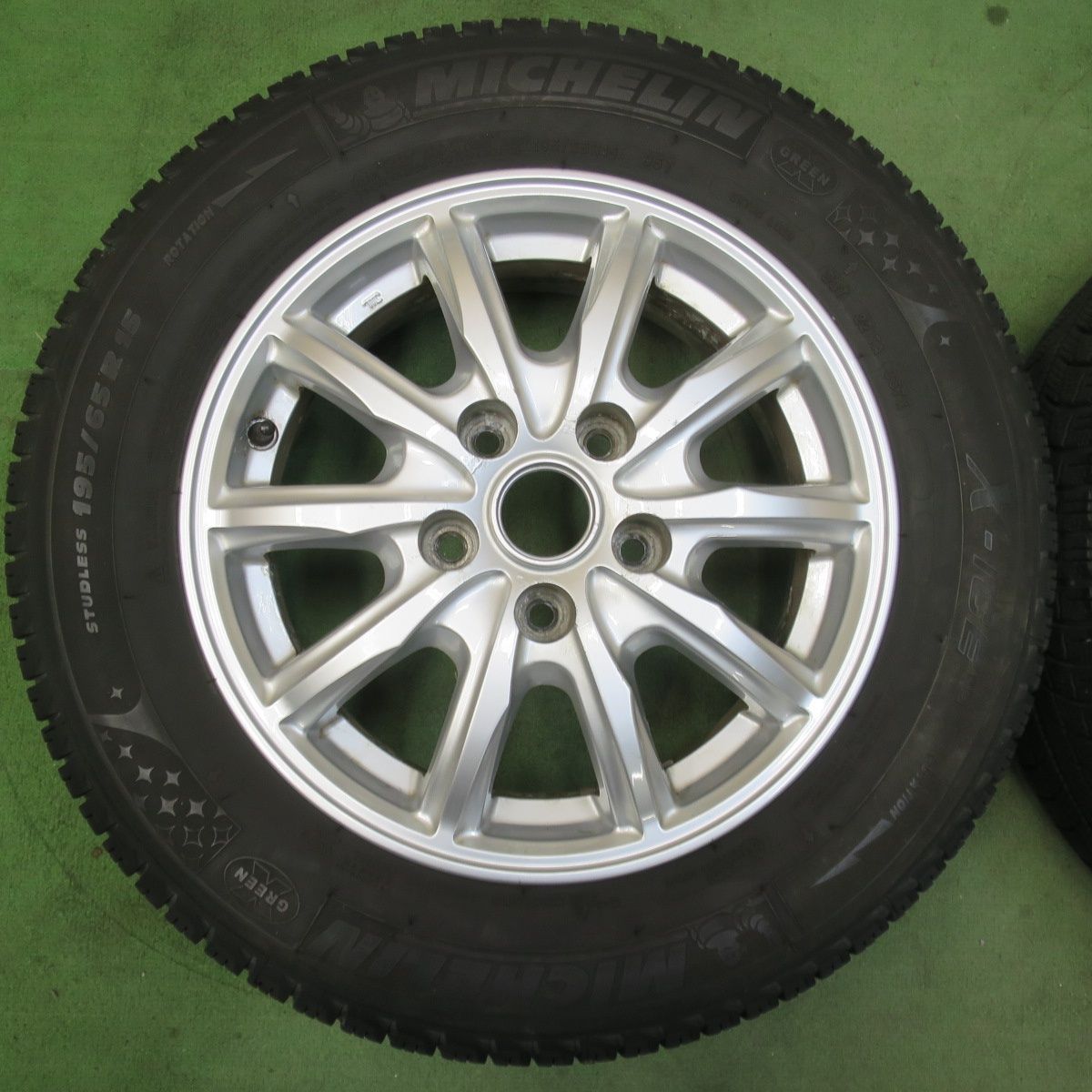 195/65R15スタッドレス 15インチ5穴114.3タイヤ　セレナ 4本価格☆日産 セレナ 純正 195/65R15 スタッドレス ミシュラン X-ICE