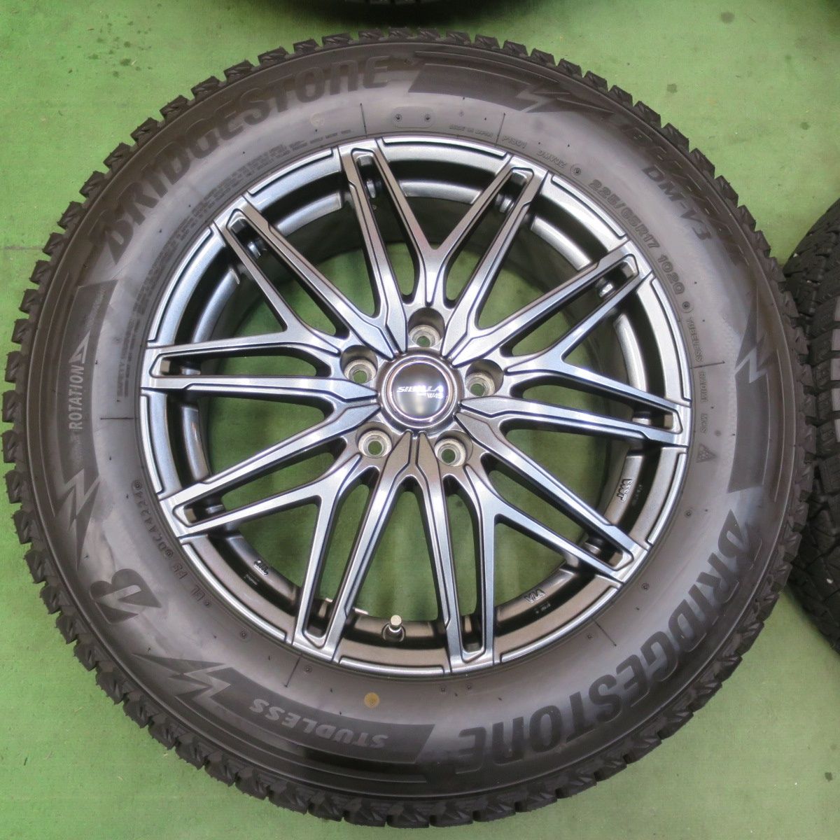 バリ溝！24年！キレイ！ほぼ10分☆スタッドレス 225/65R17 