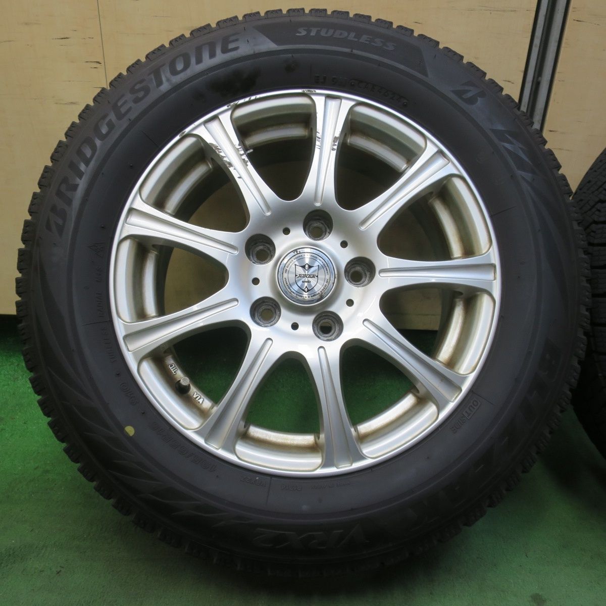 ②【バリ溝国産・送料無料‼️】 195/65R15 ブリヂストン VRX2 ☆ ブリヂストン BLIZZAK VRX2 195/65R15バリ山バリ溝 4本 完全室内保管品