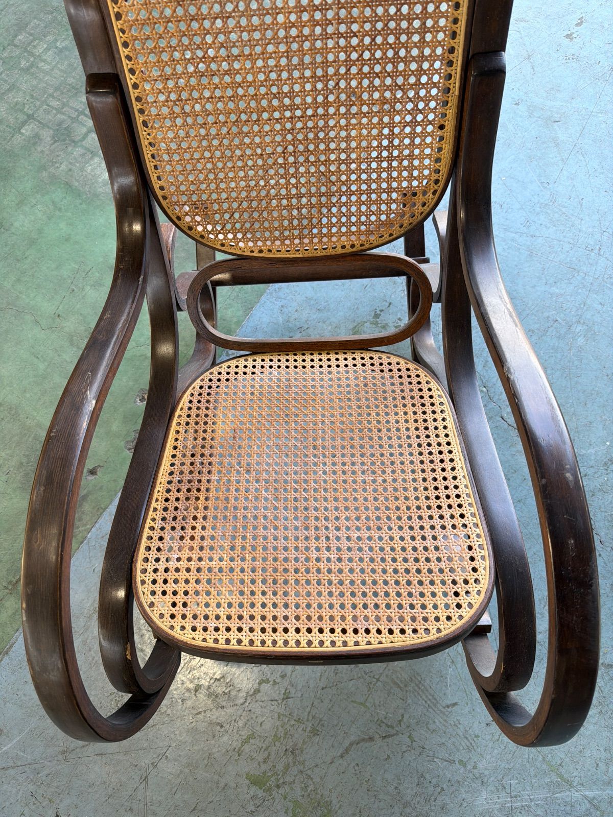 ビンテージ 曲木 ロッキング チェア ラタン ウッド レトロ アンティーク 🪑ベントウッドロッキングチェア 曲木 ラタンチェア 昭和レトロ