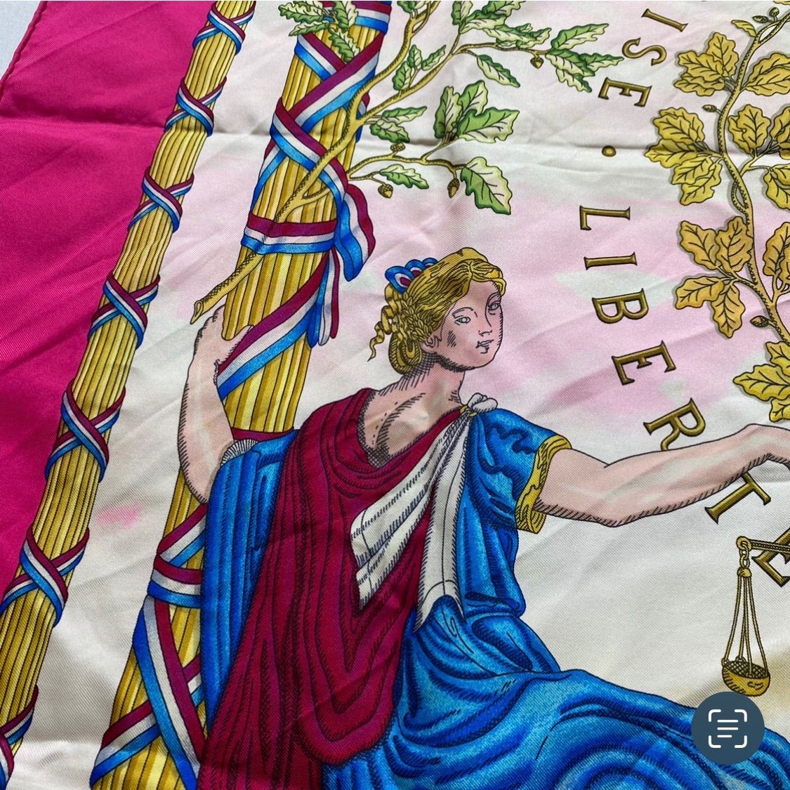 エルメス カレ90 LIBERTE EGALITE FRATERNITE REPUBLIQUE FRANCAISE