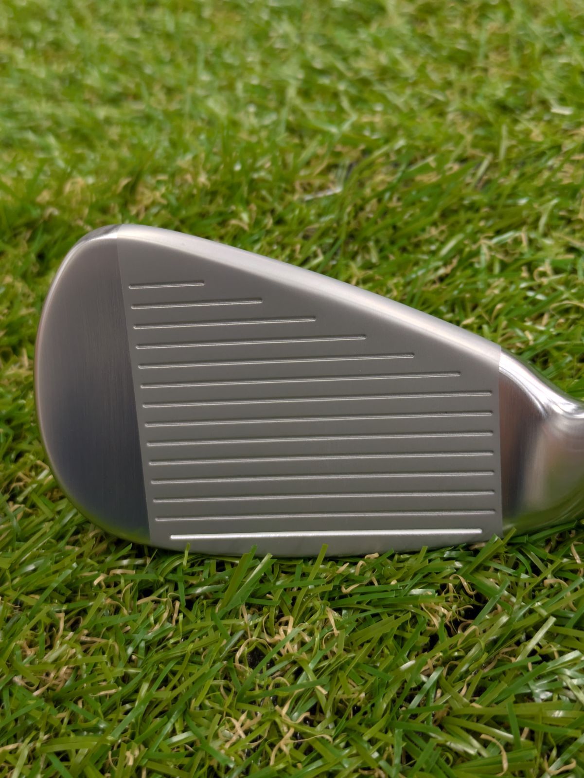 単7I【中古品】テーラーメイド Qi 7番アイアン メンズ 右用 N.S.PRO