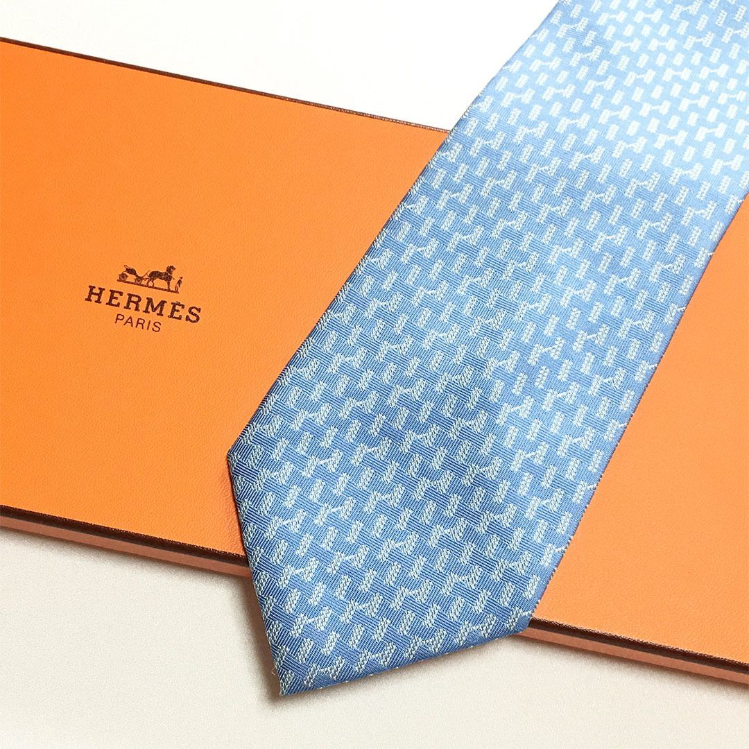 未使用級 エルメス HERMES ネクタイ シルク100% ライトブルー 総柄