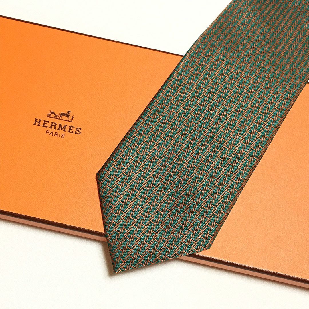 未使用級 エルメス HERMES ネクタイ シルク オレンジ グリーン 総柄 未使用級 エルメス HERMES ネクタイ シルク100% グリーン / オレンジ H