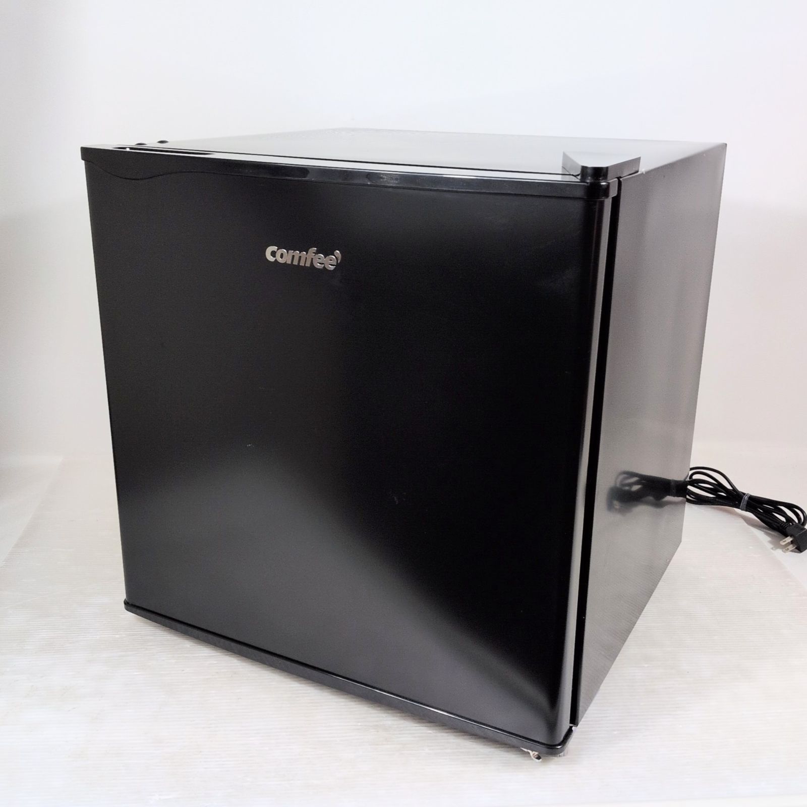 comfee コンフィー ノンフロン冷蔵庫 45L RCD45BL（E）2025年製 - メルカリ