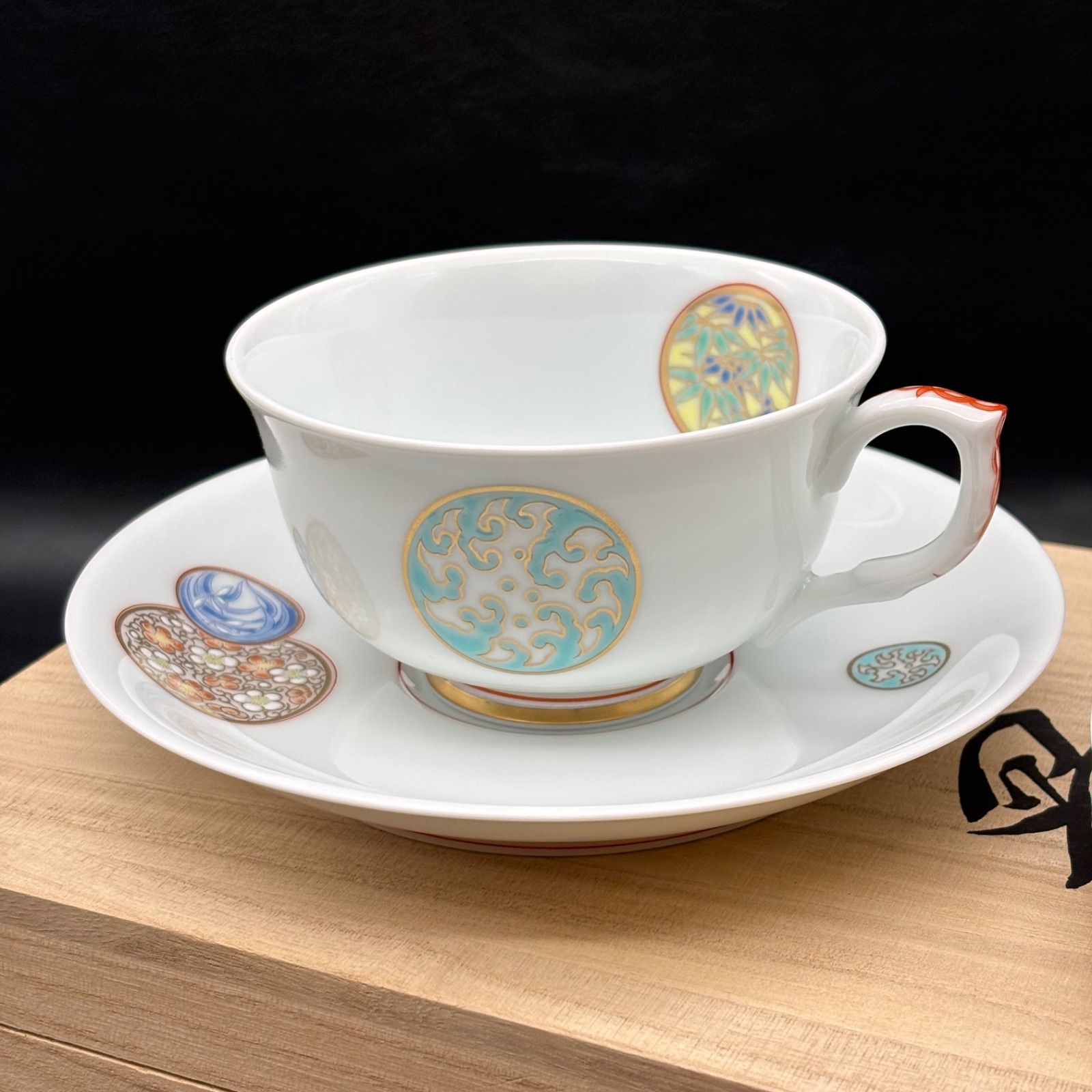 深川製磁】寿赤絵 ペア紅茶碗皿 - メルカリ