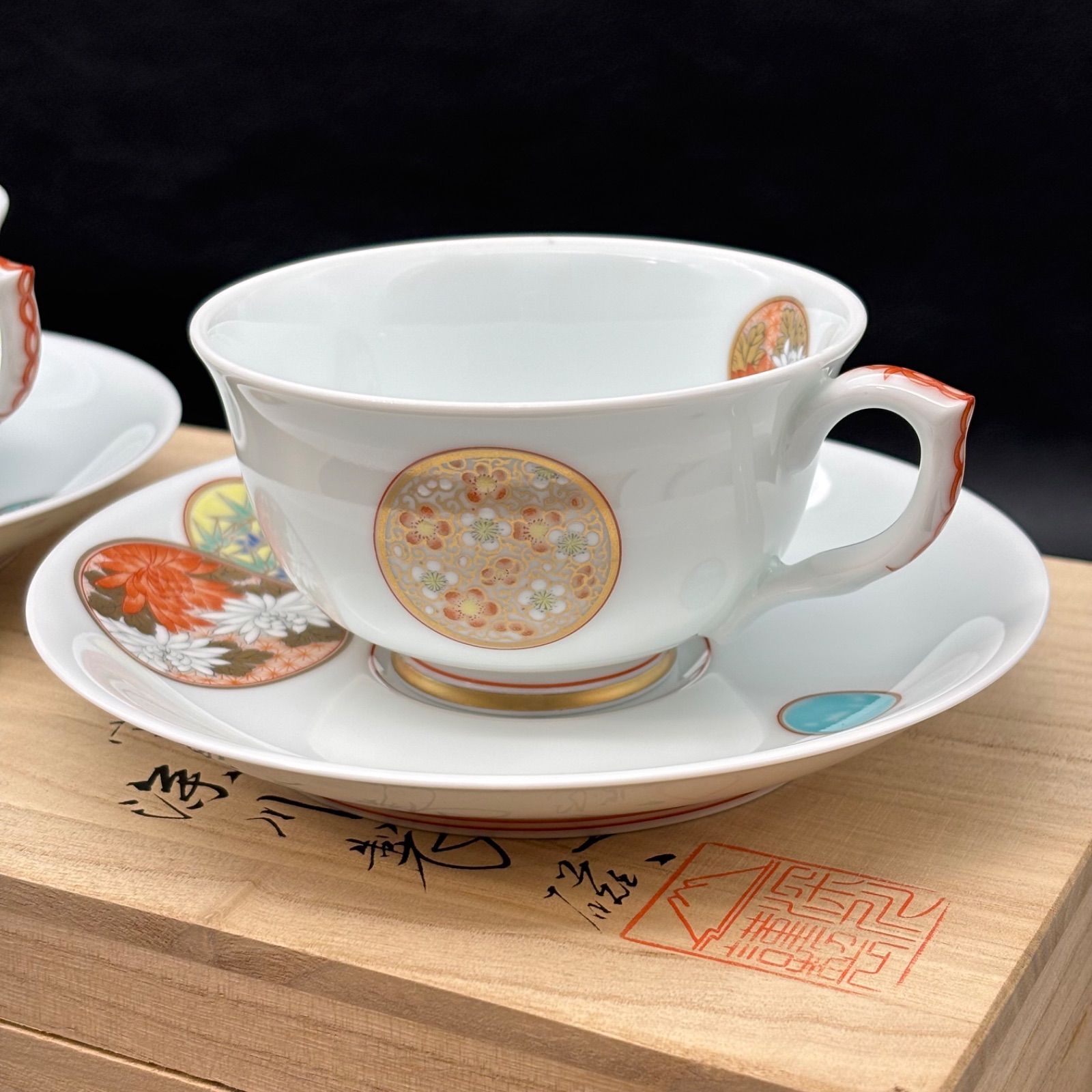 深川製磁　宮内庁御用達　寿赤絵　ペア紅茶碗皿　小皿揃　梅型銘々皿揃　１２点セット 深川製磁】寿赤絵 ペア紅茶碗皿 - メルカリ