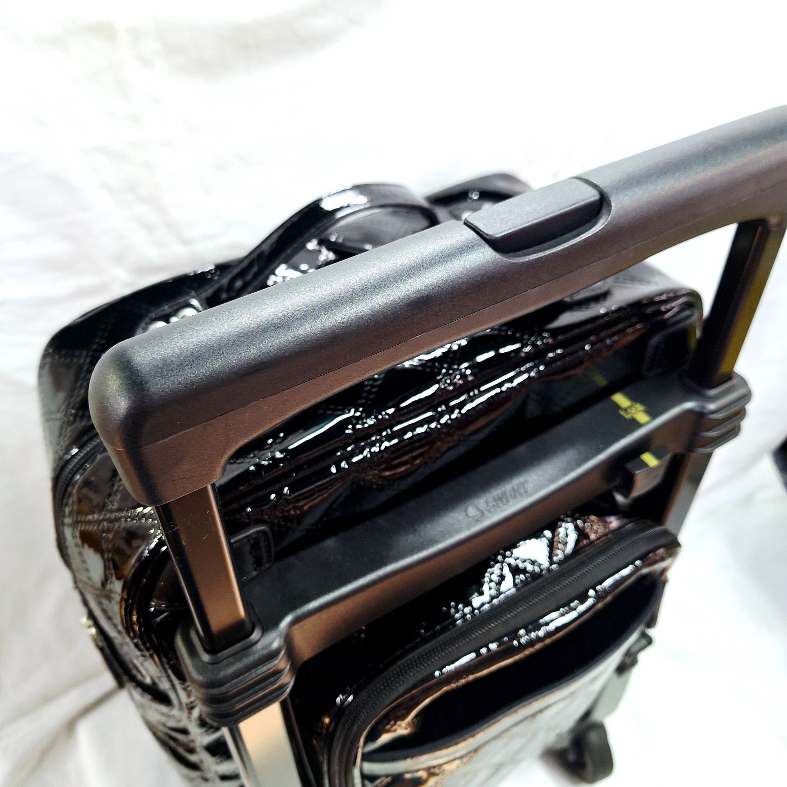 中古☆チャームなし スワニー キャリーバッグ エナメル キルティング