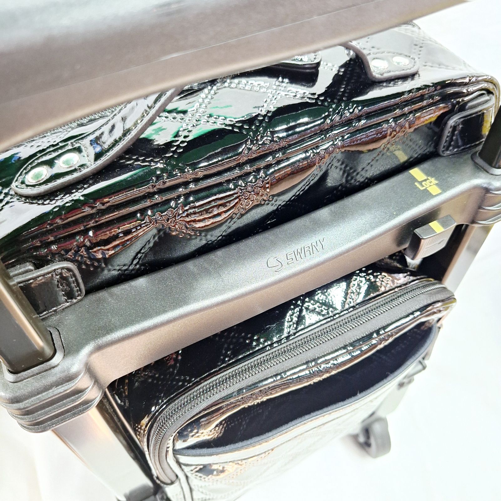 中古☆チャームなし スワニー キャリーバッグ エナメル キルティング