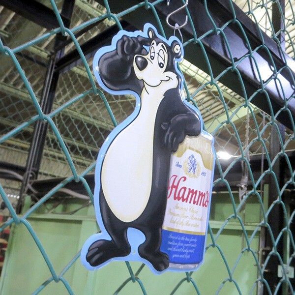 ハムズビール ブリキ看板 可愛い Hamm'sBear インテリア メタルサイン ダイカット エンボス メタルサイン Hamm's Bear ハムズ ブリキ看板
