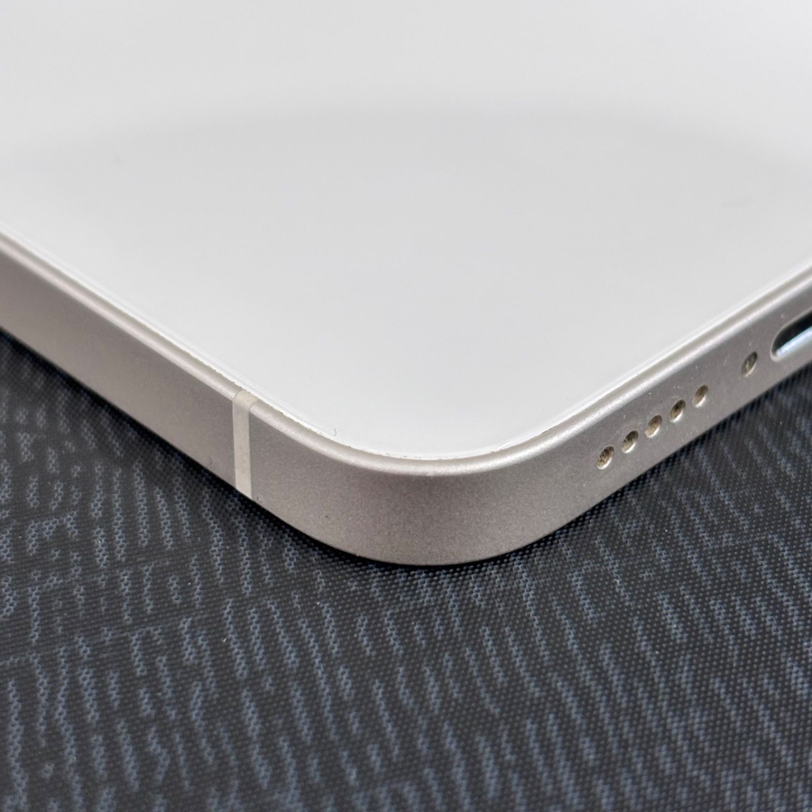 SIMロック解除済 iPhone 13 256GB スターライト MLNJ3J/A - メルカリ