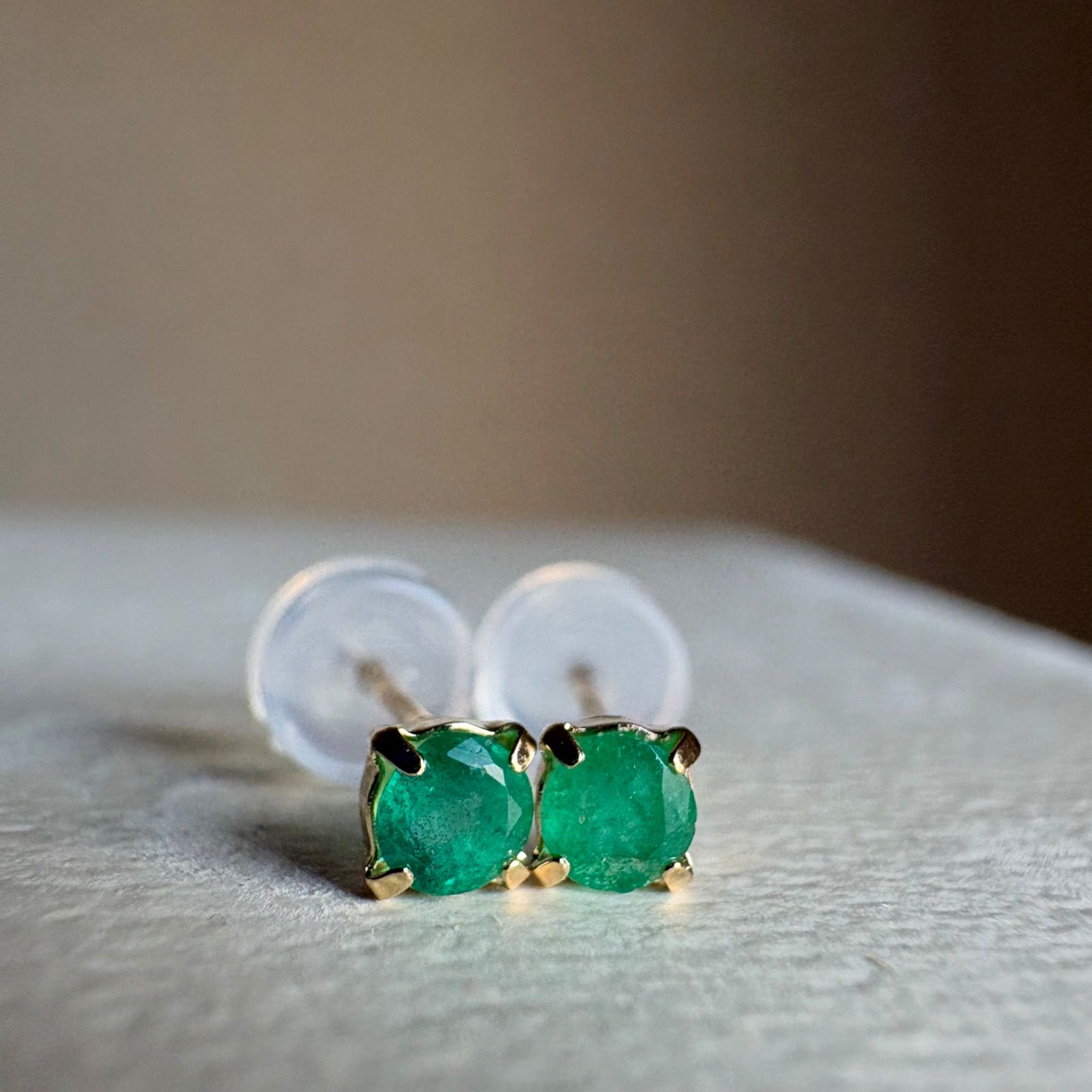 K18 天然石エメラルド ピアス 18金イエローゴールド emerald ラウンド