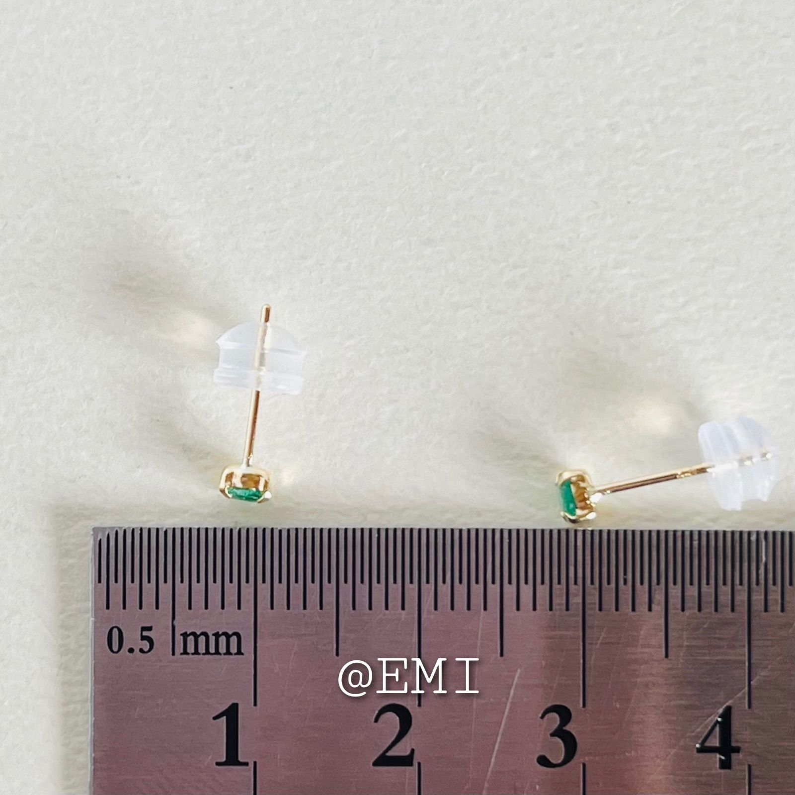 K18 天然石エメラルド ピアス 18金イエローゴールド emerald ラウンド