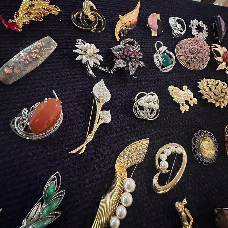 vintage】ブローチ まとめ売り 大量 150点 GT-BR50 - メルカリ