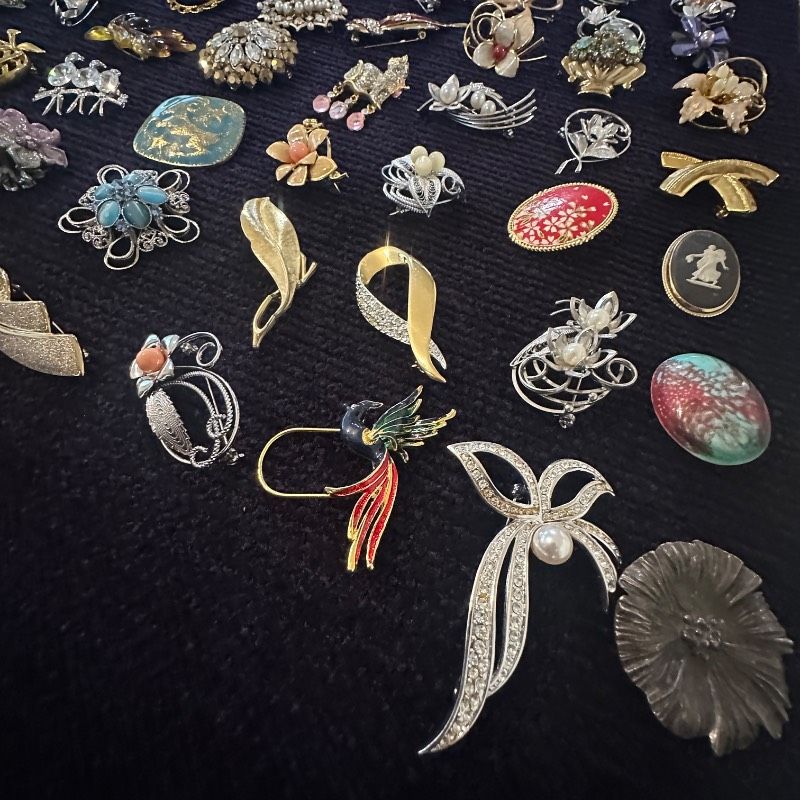 vintage】ブローチ まとめ売り 大量 150点 GT-BR50 - メルカリ