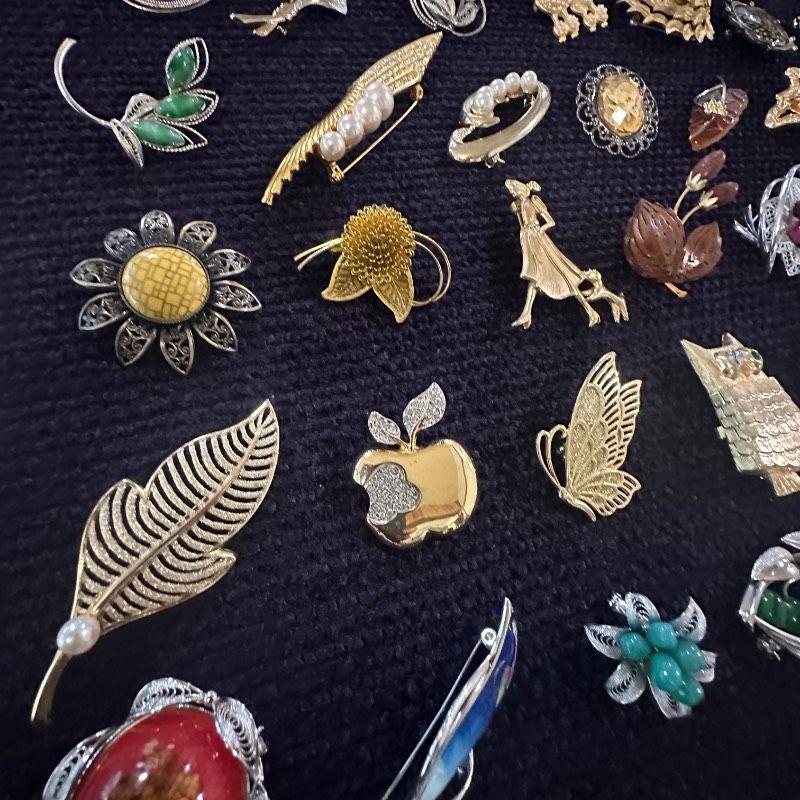 vintage】ブローチ まとめ売り 大量 150点 GT-BR50 - メルカリ