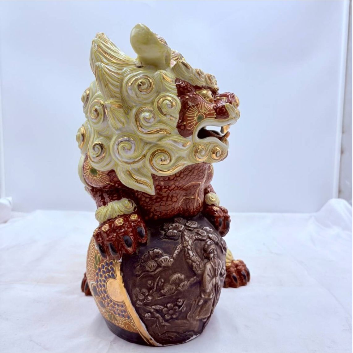 九谷焼 玉獅子 置物 玉CC 獅子像 魔除け 縁起物 金彩細密 現状品