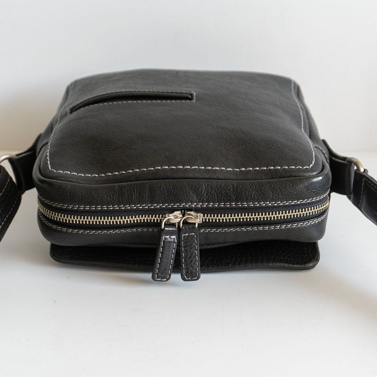 限定色/ブラック】【土屋鞄 トーンオイルヌメ ジップトップ ショルダー