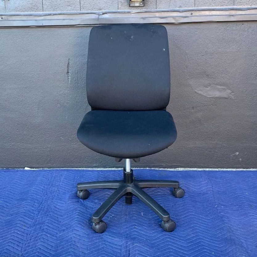 直接引き取り可】オフィスチェア 肘無 イトーキ torte-R(トルテアール