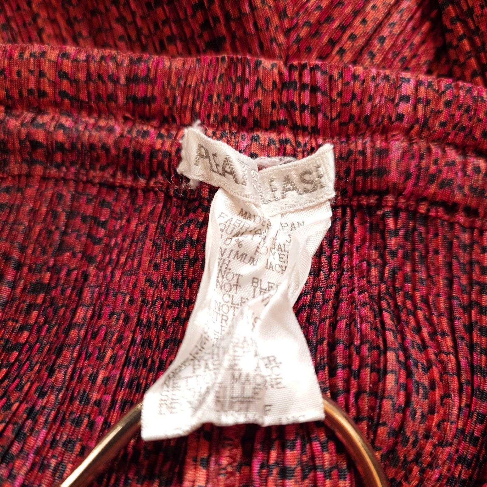 PLEATS PLEASE 赤 プリーツパンツ　未使用品 PLEATS PLEASE ISSEY MIYAKE - 新品PLEATS PLEASE ISSEY MIYAKE パンツ