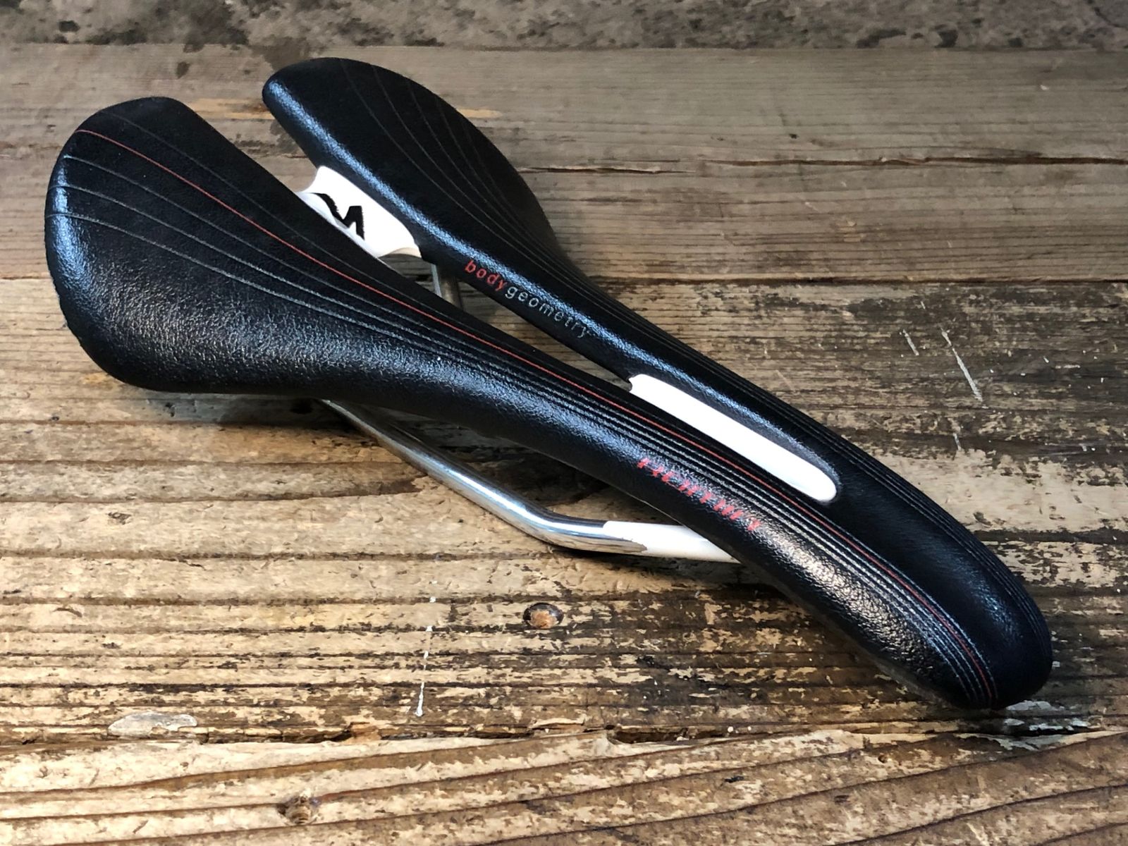 JR130 スペシャライズド SPECIALIZED ROMIN expert サドル 黒 143mm