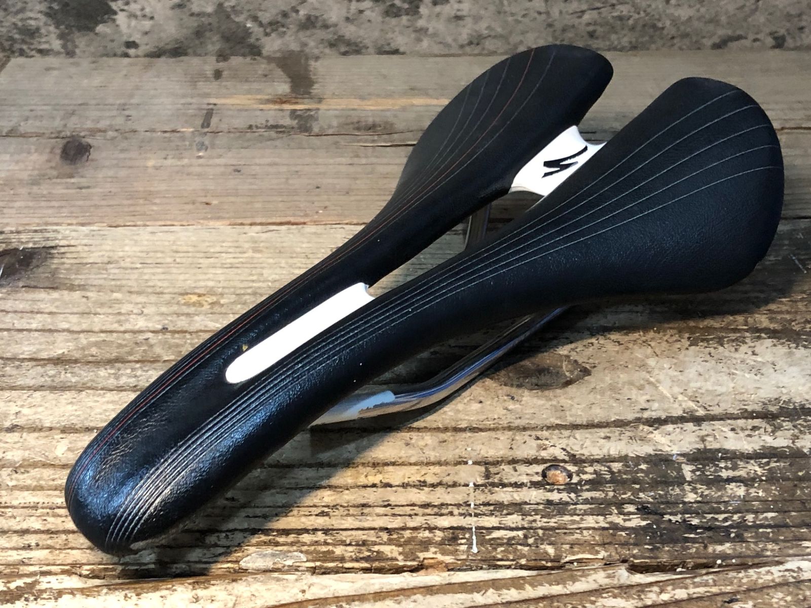 JR130 スペシャライズド SPECIALIZED ROMIN expert サドル 黒 143mm