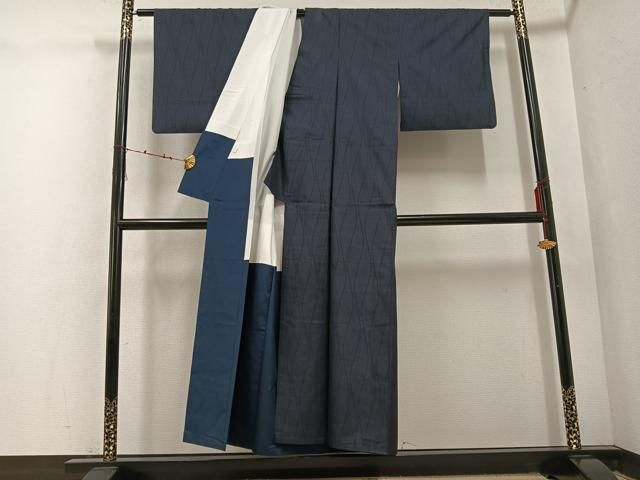 平和屋着物□本場大島紬 純泥染 9マルキ 幾何学文様 中川織物特製 証紙