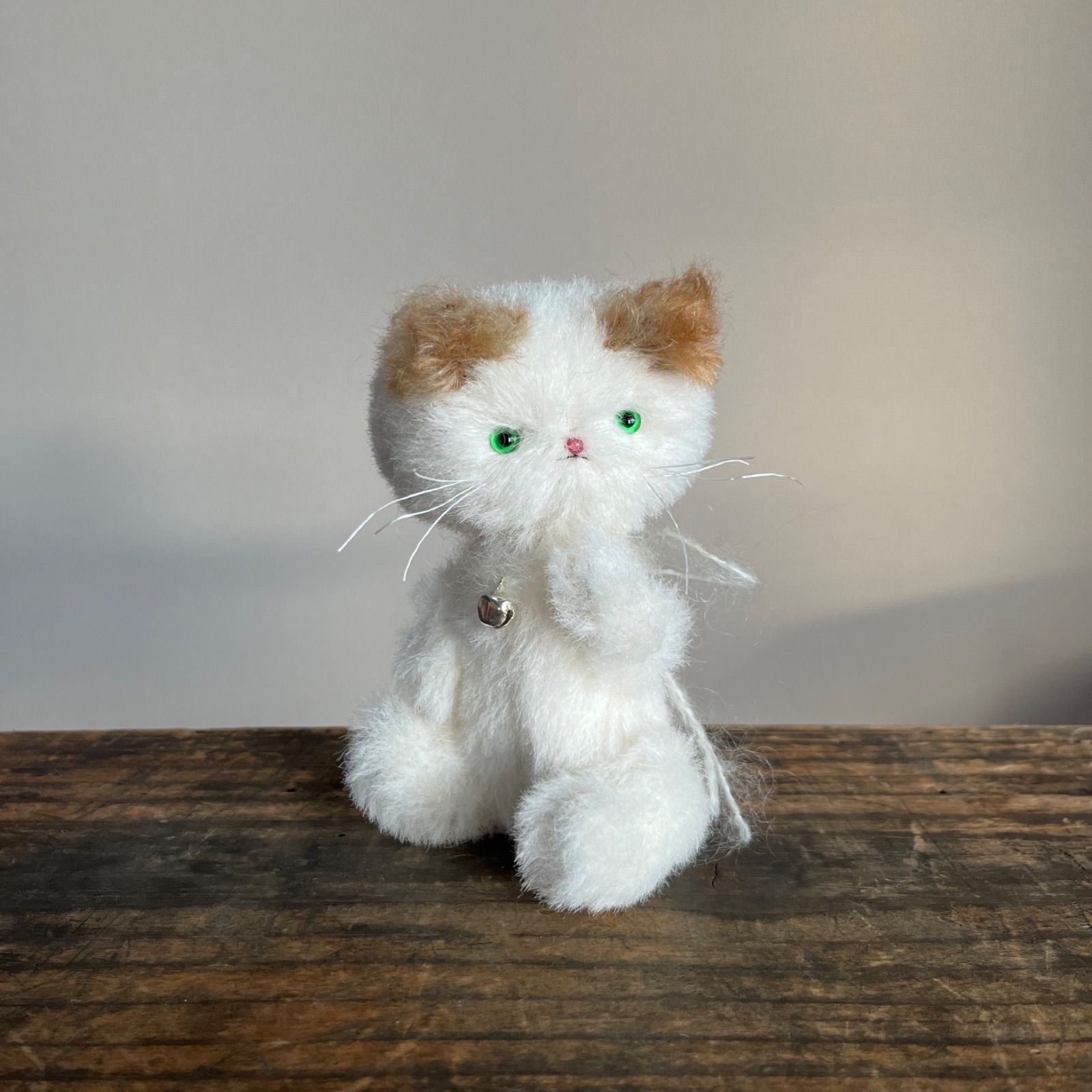 作家様 アートドール ねこ ぬいぐるみ 海外作家 猫 三毛猫 ぬいぐるみ アートドール リアル 羊毛フェルト (左)