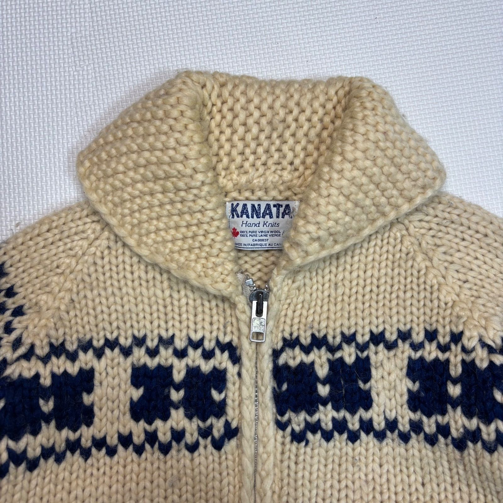Kanata カウチンセーター メープルリーフ柄 ベージュ×ネイビー - メルカリ