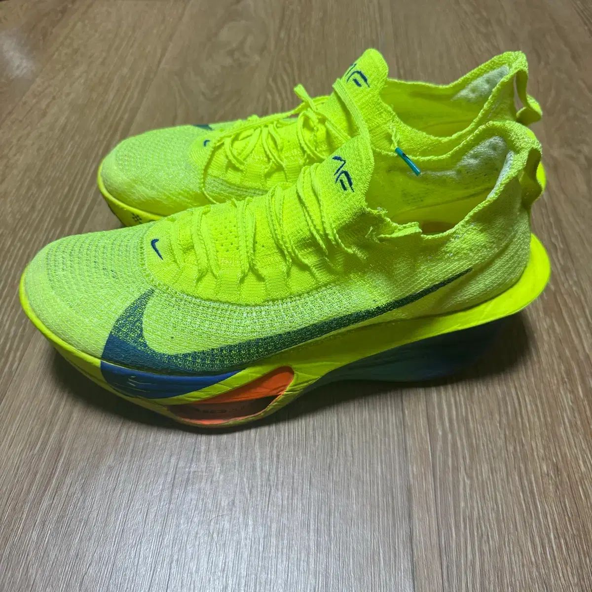 Nike Flywire ウエイトトレーニングシューズ 蛍光イエロー Nike Flywire ウエイトトレーニングシューズ 蛍光イエロー