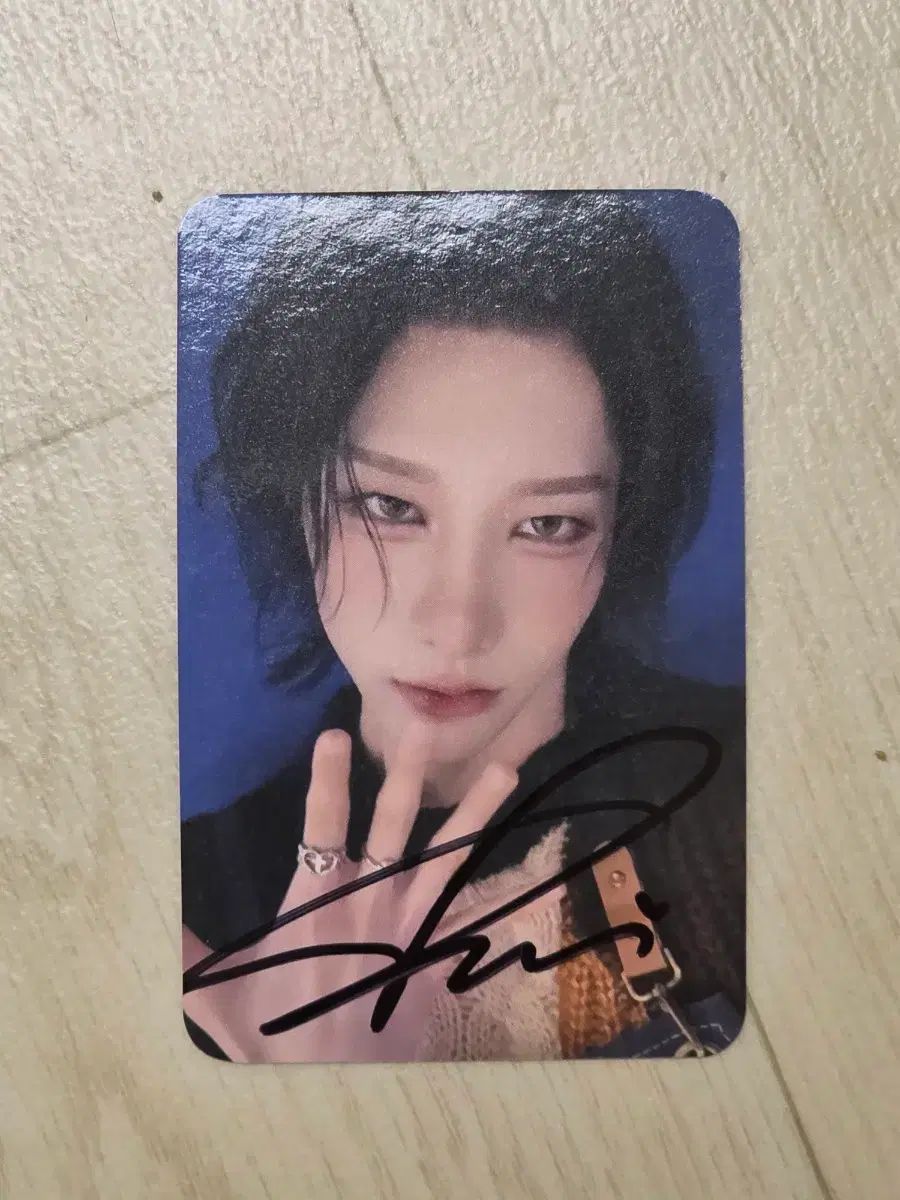 XLOV エクスラブ 未公開トレカ ルイ サイン入りトレカ 팝니다 - メルカリ