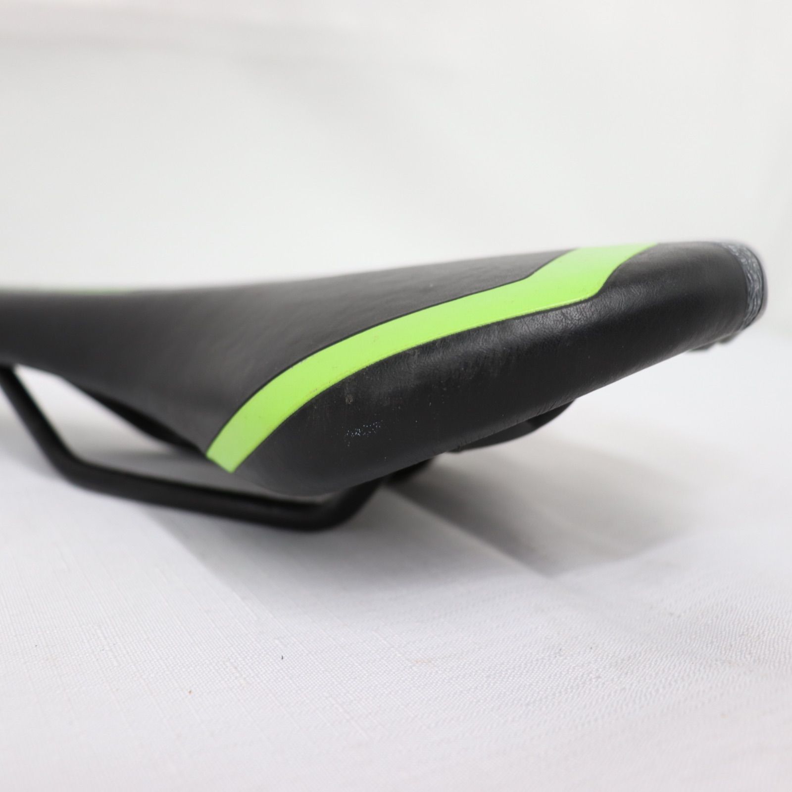 即日発送】MERIDA メリダ 自転車 サドル ブラック グリーン ロード