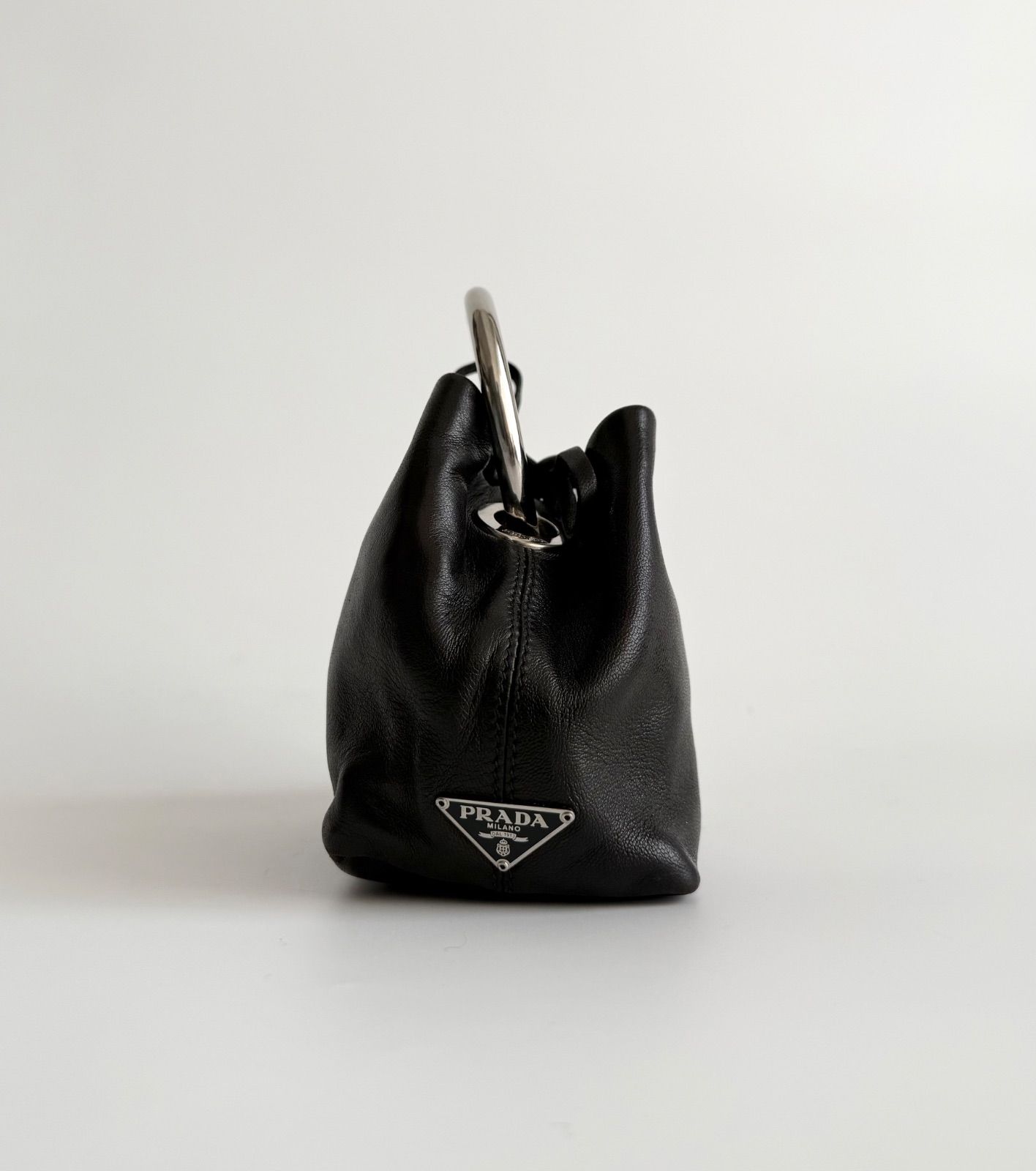 PRADA プラダ 2003SS アーカイブ メタルハンドル ハンドバッグ レア SOLD Prada S/S 2003 Silver Metal Top Handle Bag A rare archival