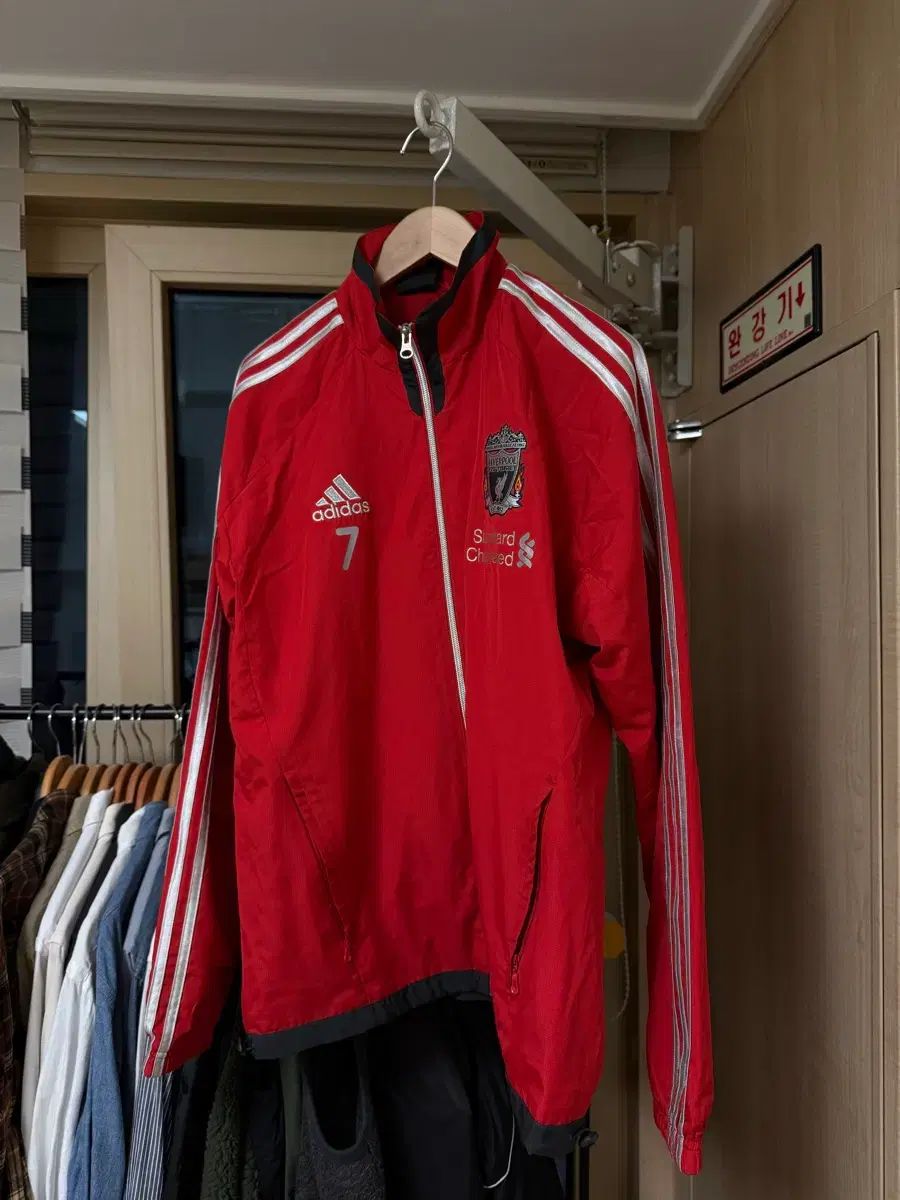 ヴィンテージ　リヴァプール　ウインドブレーカー　ジャケット　赤 アディダス リヴァプール ウィンドブレーカー - メルカリ