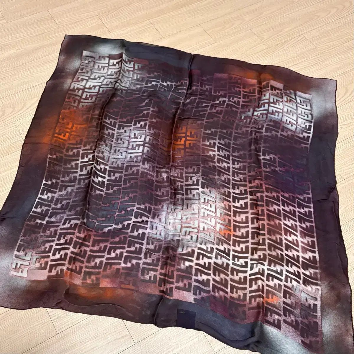 定価3万！FENDI シルクスカーフ FENDI(フェンディ) / スカーフ/シルク/BRW/総柄/レディース | 中古品の