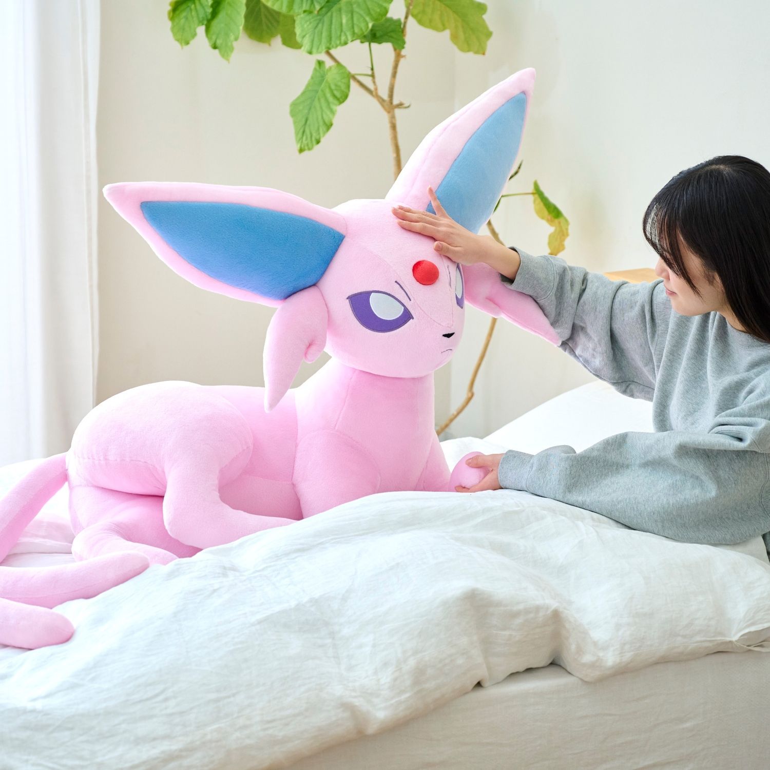 ポケモン 等身大 エーフィ 寝そべり ぬいぐるみ ラスト ぬいぐるみ 等身大エーフィ 寝そべり ｜【公式】ポケモンセンター