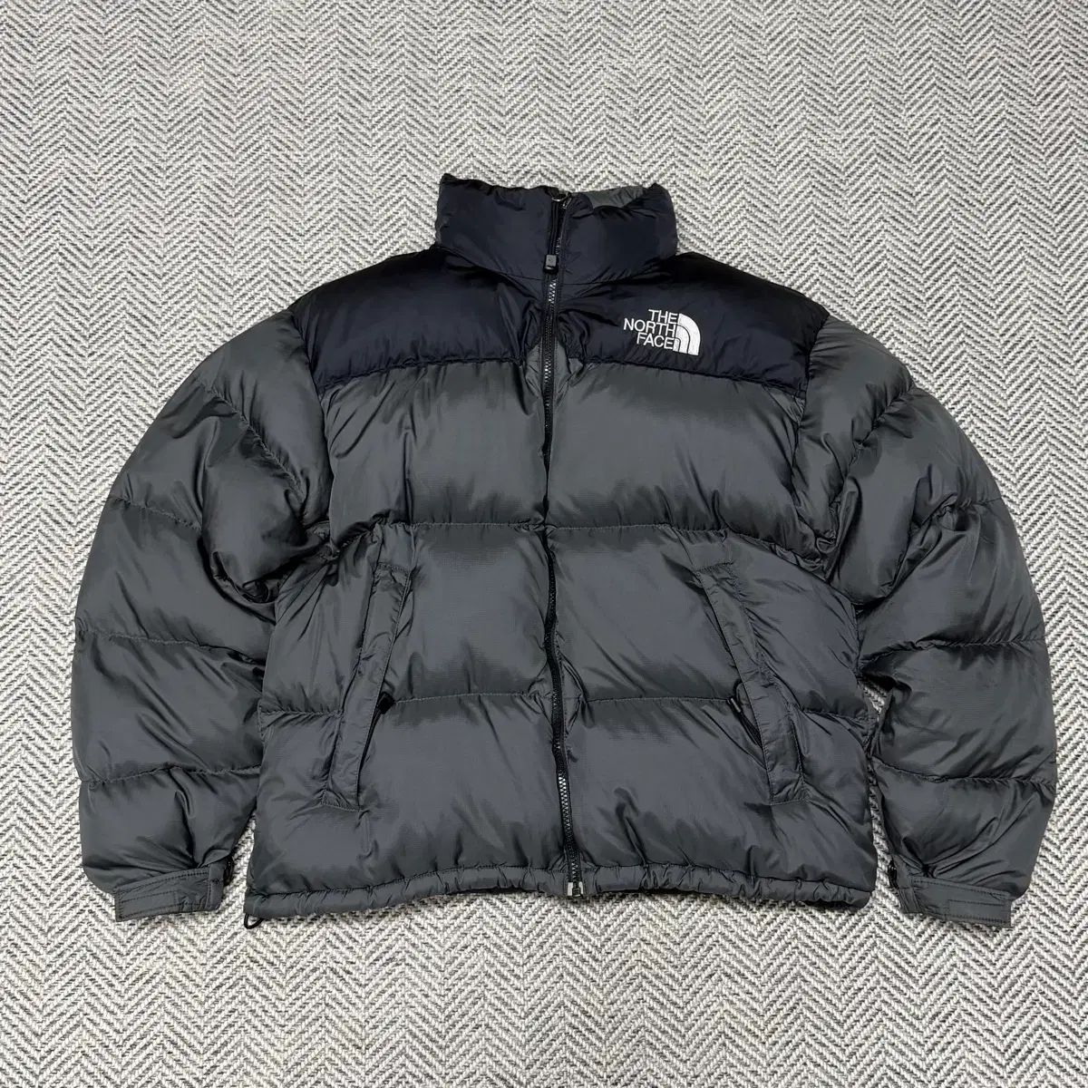 THE NORTH FACE ザノースフェイス センターロゴ マット グレー 700
