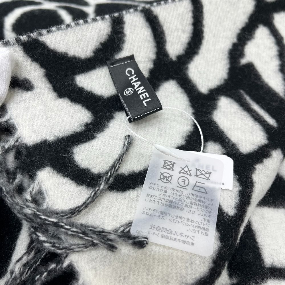 CHANEL ネックウォーマー 黒/白 ポンポンデザイン カメリア CHANEL