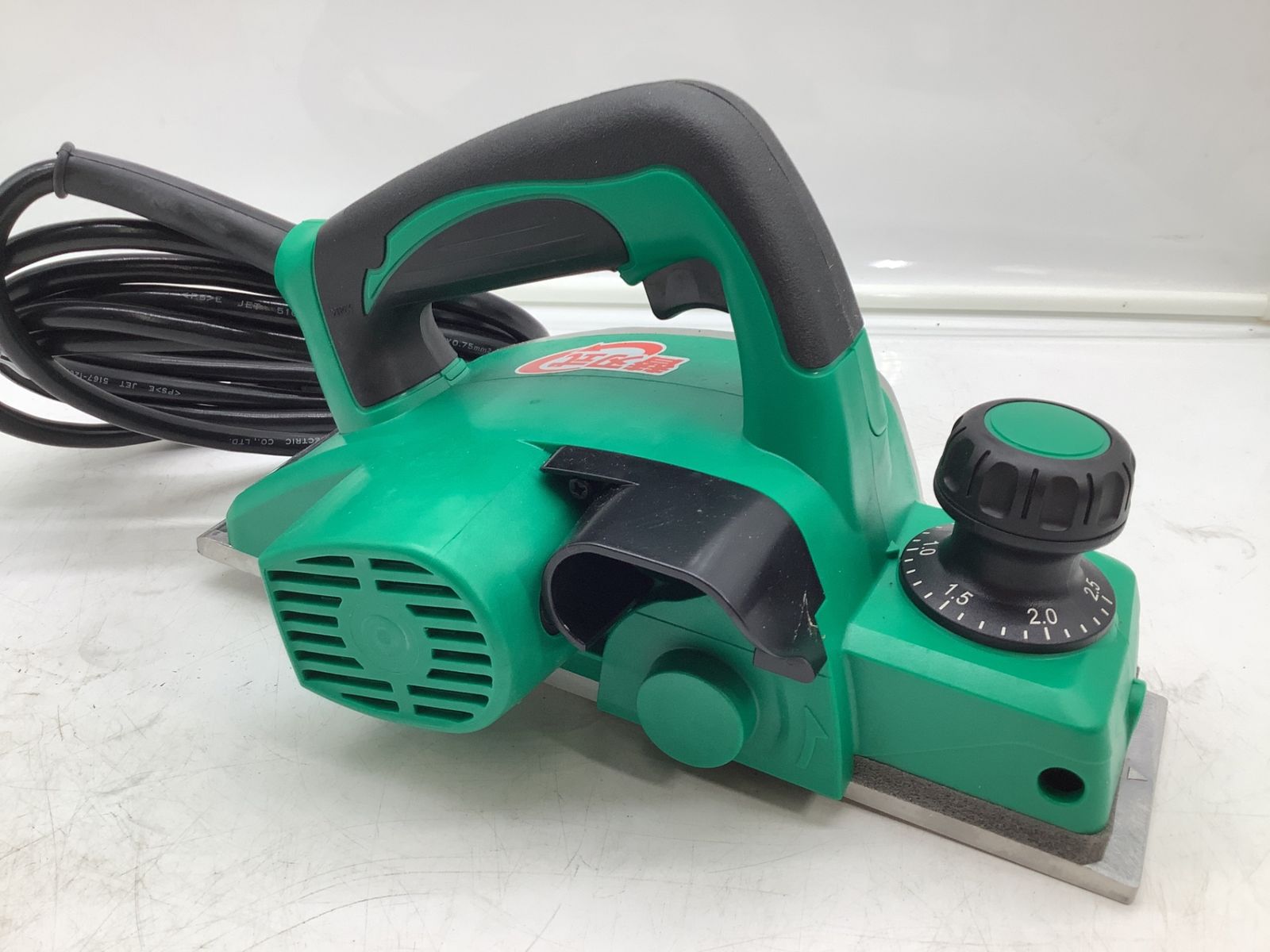 品】Makita/マキタ M194 ☆ 82㎜電気カンナ [IT_IFXYK][岡イ][M04