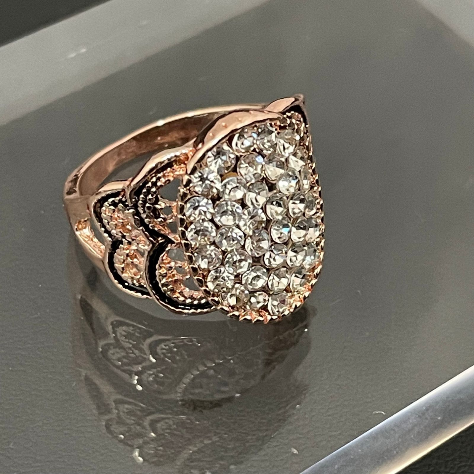 デザインリング ラインストーン ゴールド クリア - メルカリ