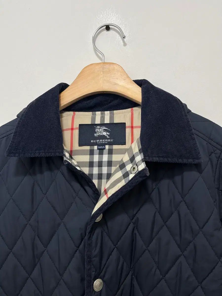 バーバリーキッズ☆キルティングジャケット☆size10 BURBERRY キルティングジャケット キッズ バーバリーキッズ