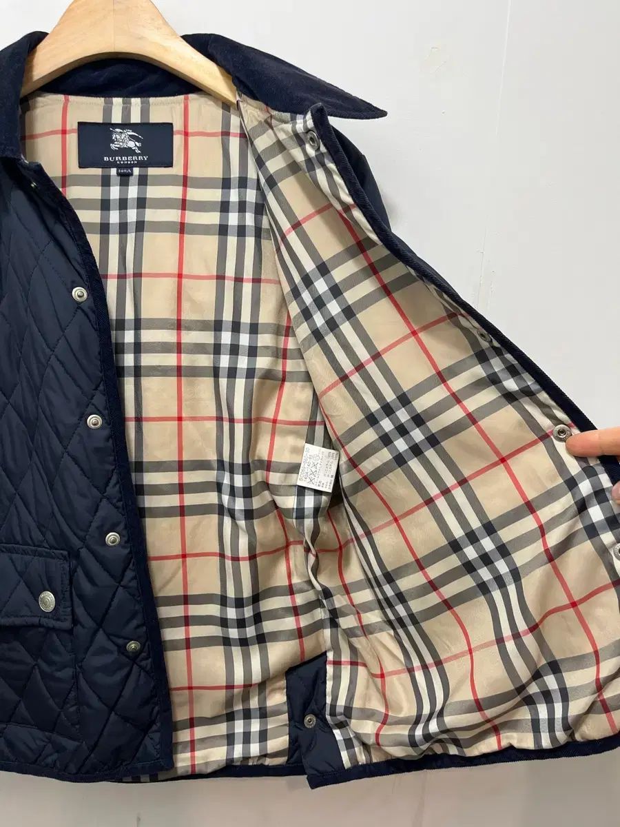 バーバリーキッズ☆キルティングジャケット☆size10 BURBERRY キルティングジャケット キッズ バーバリーキッズ