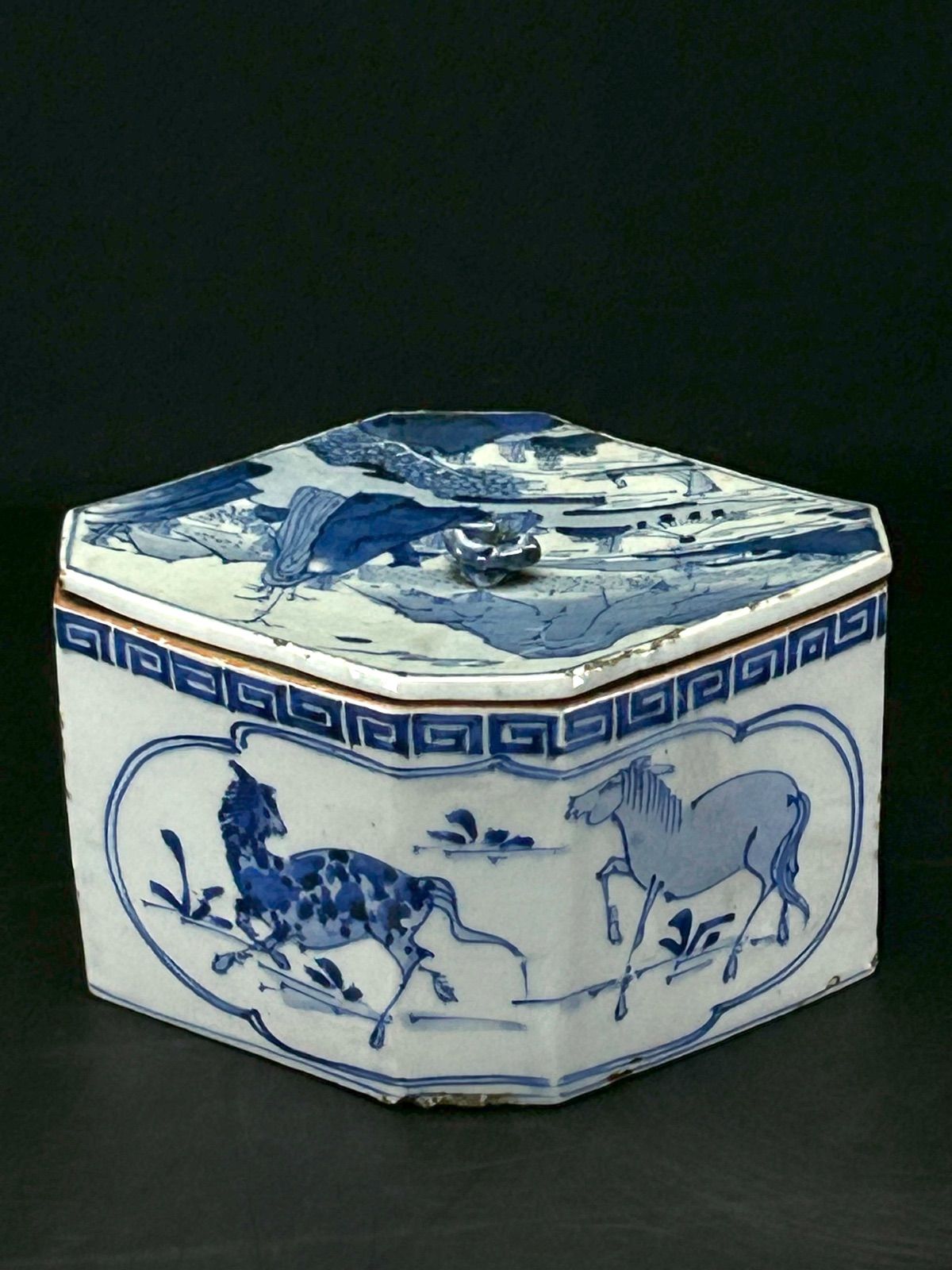 幽玄】時代 呉須菱馬染付水指 共箱 染付磁器 茶道具 - メルカリ