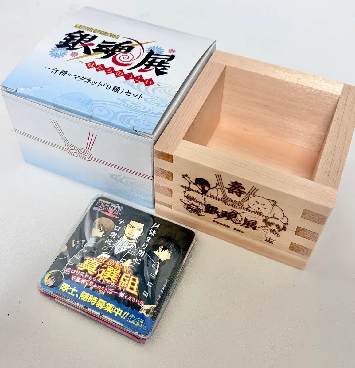 銀魂展 入場特典 麻マグネット 全種 + 木製箱 日本酒 - メルカリ