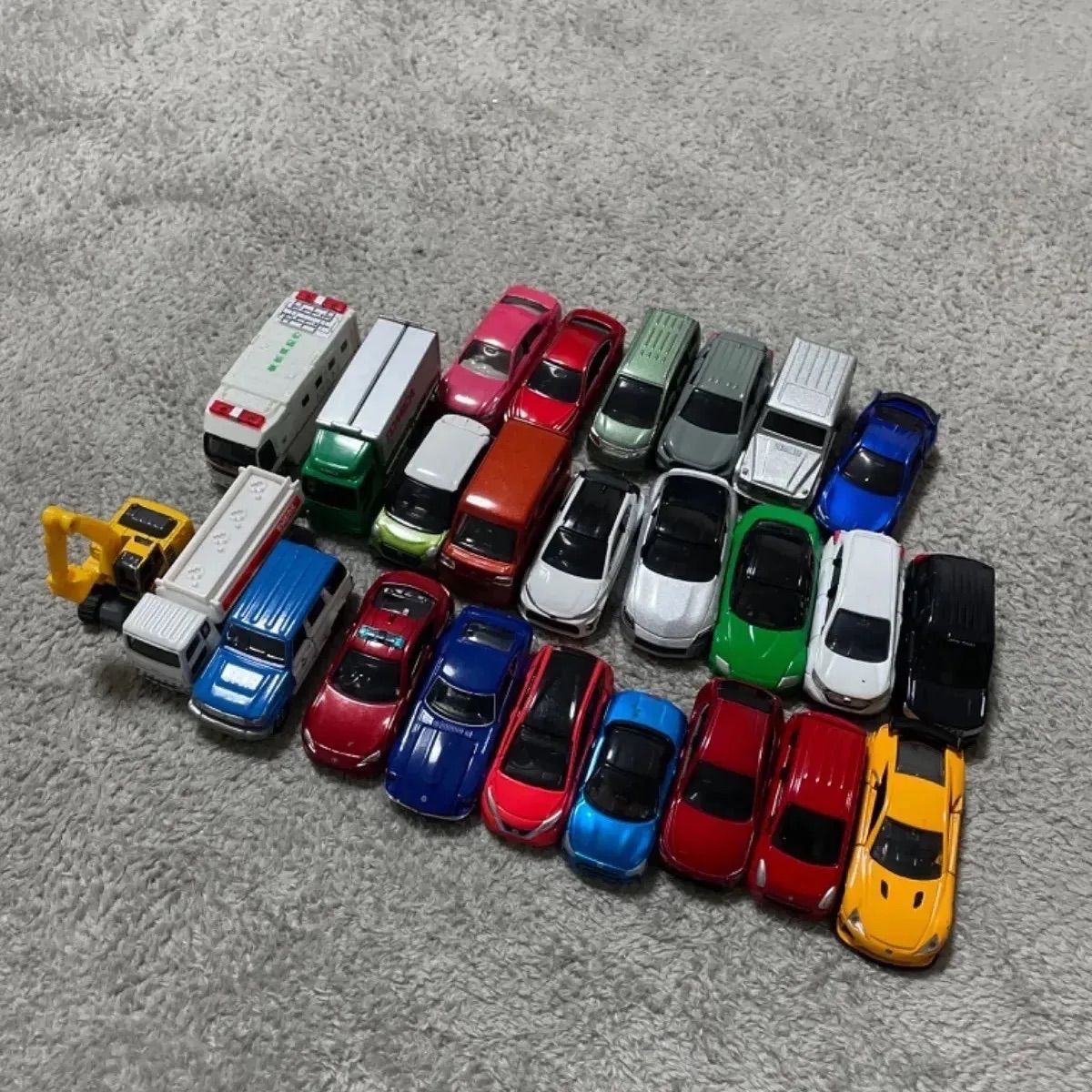 トミカ まとめ売り 25台 - メルカリ